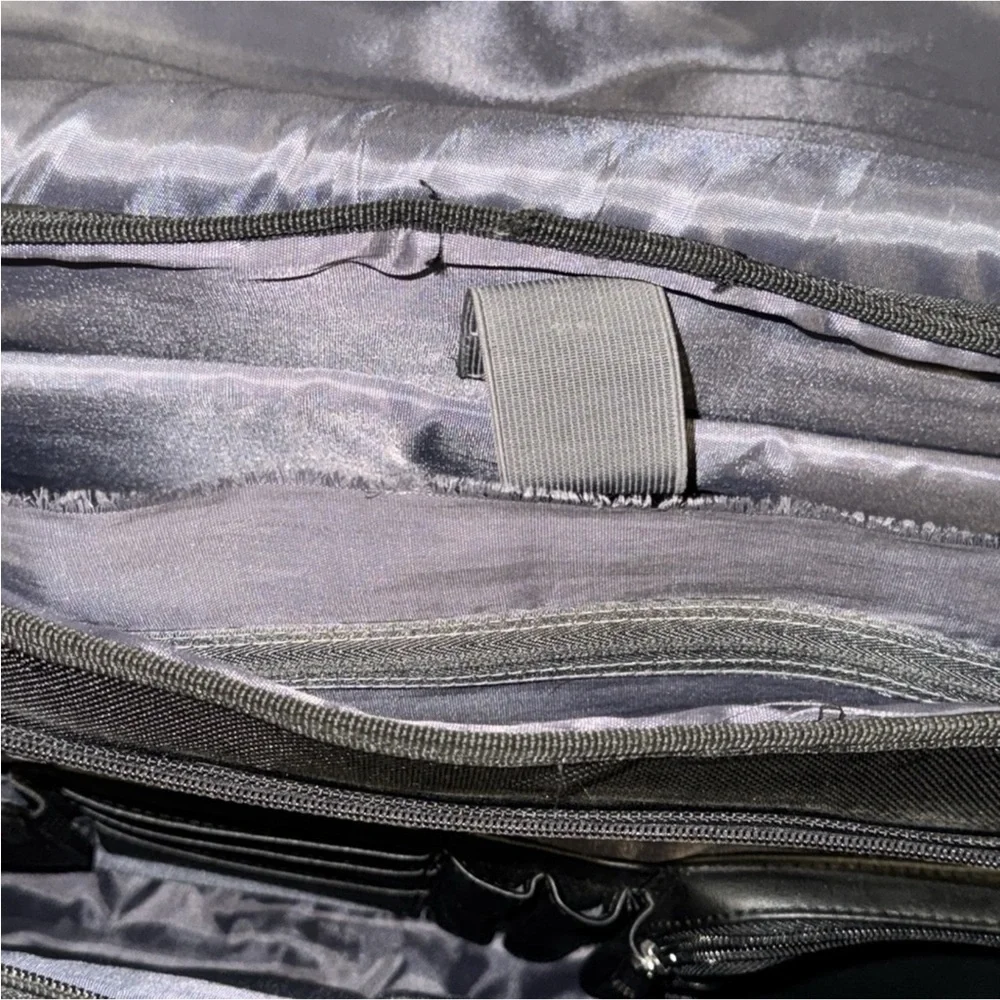 Authentic Kenneth Cole designer black laptop computer messenger bag